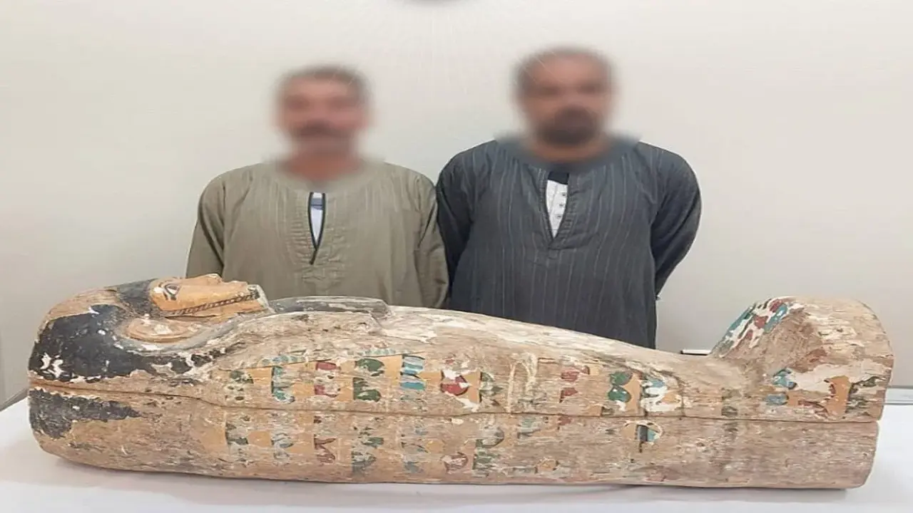 سلطات سوهاج تحبط محاولة بيع تابوت أثري نادر قبل تهريبه بالأسواق المحلية